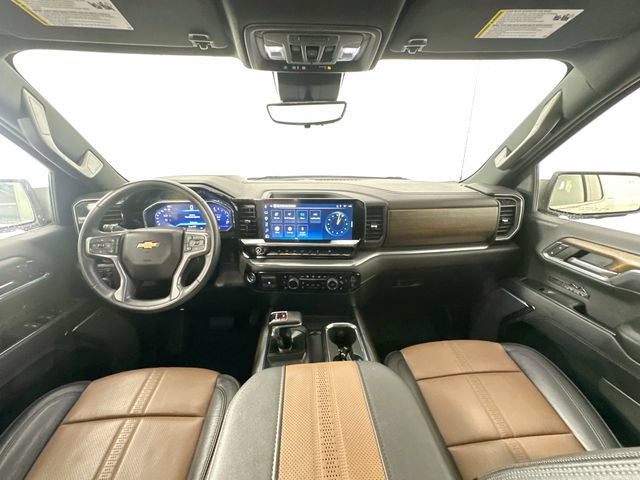 Used 2024 Chevrolet Silverado 1500 High Country w/ High Country Premium Package AWD/4WD image 3