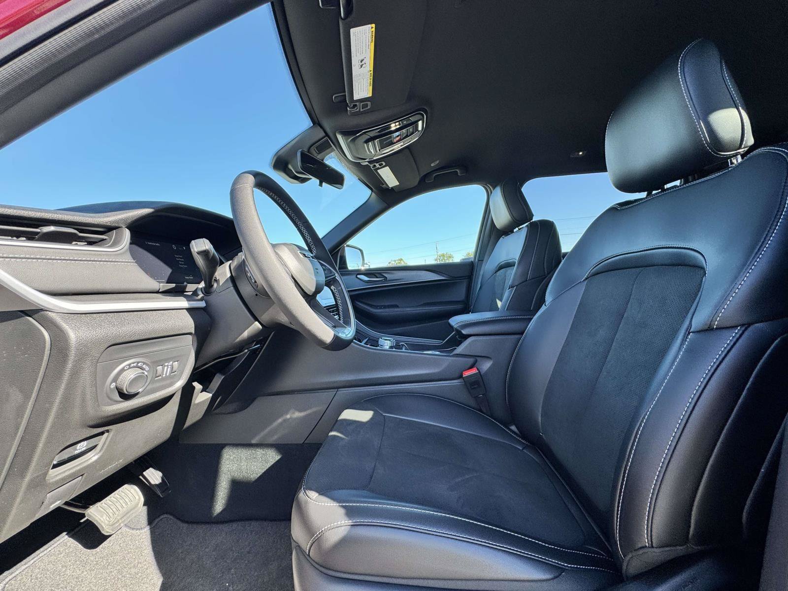 New 2025 Jeep Grand Cherokee L Laredo AWD/4WD image 19