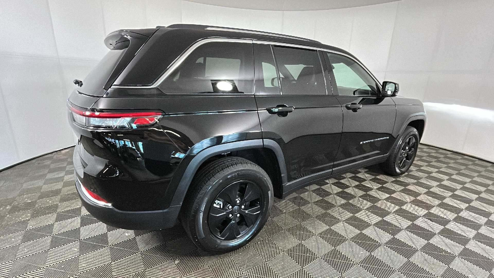Used 2024 Jeep Grand Cherokee Limited 4xe AWD/4WD image 3