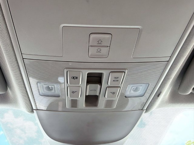 Used 2023 Volkswagen Taos SE w/ Panoramic Sunroof Package AWD/4WD image 31