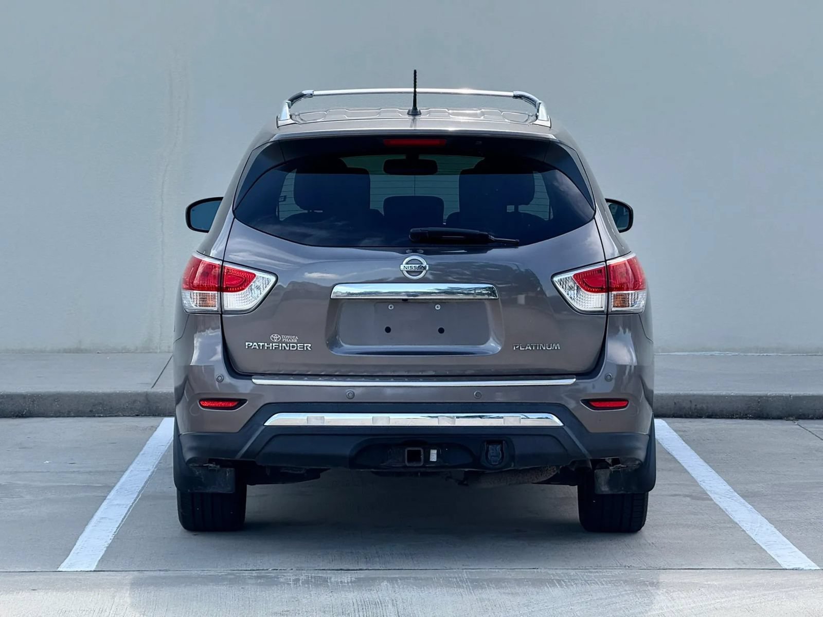 Used 2014 Nissan Pathfinder Platinum FWD image 6