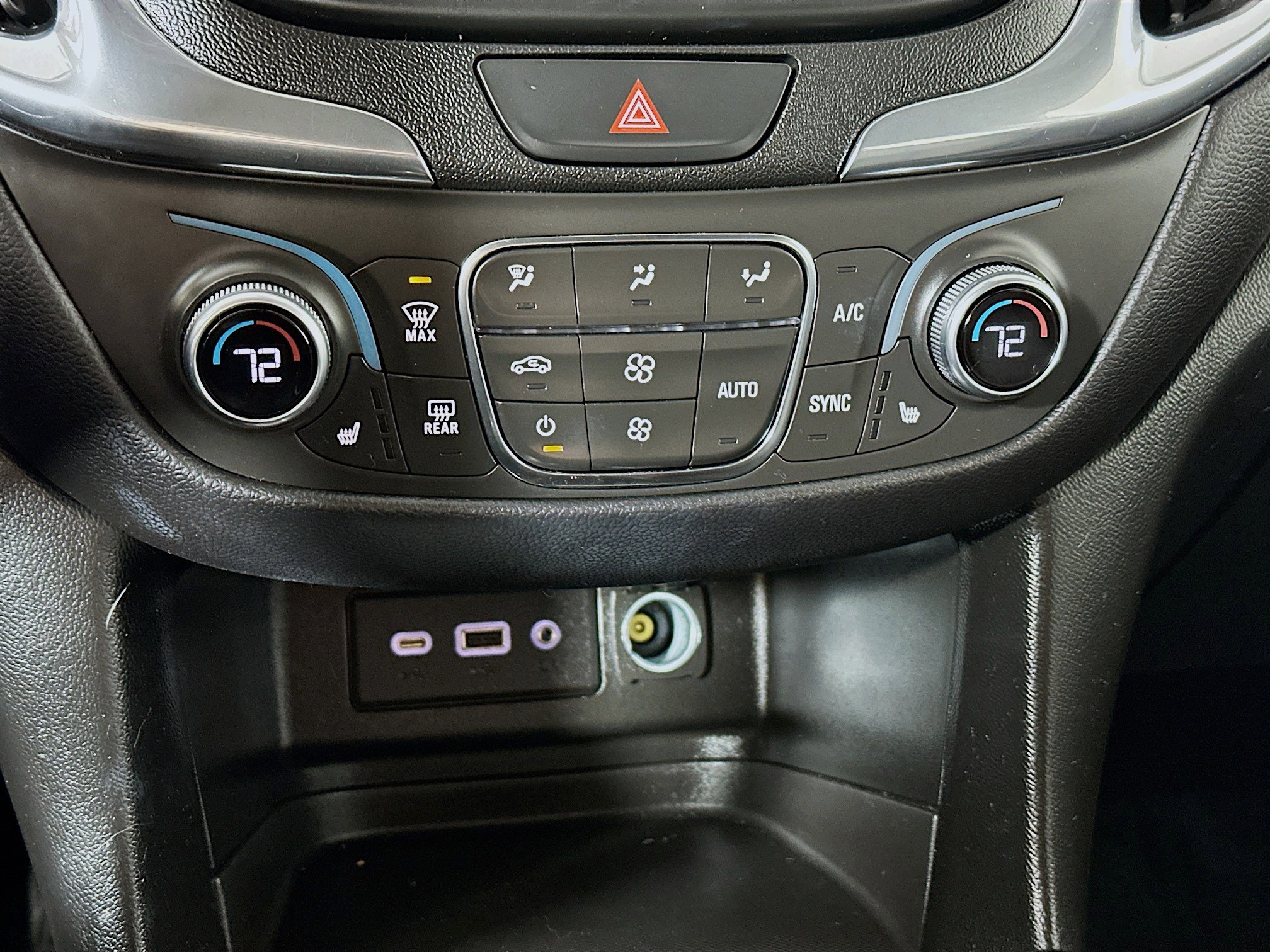 Used 2021 Chevrolet Equinox LT FWD image 15