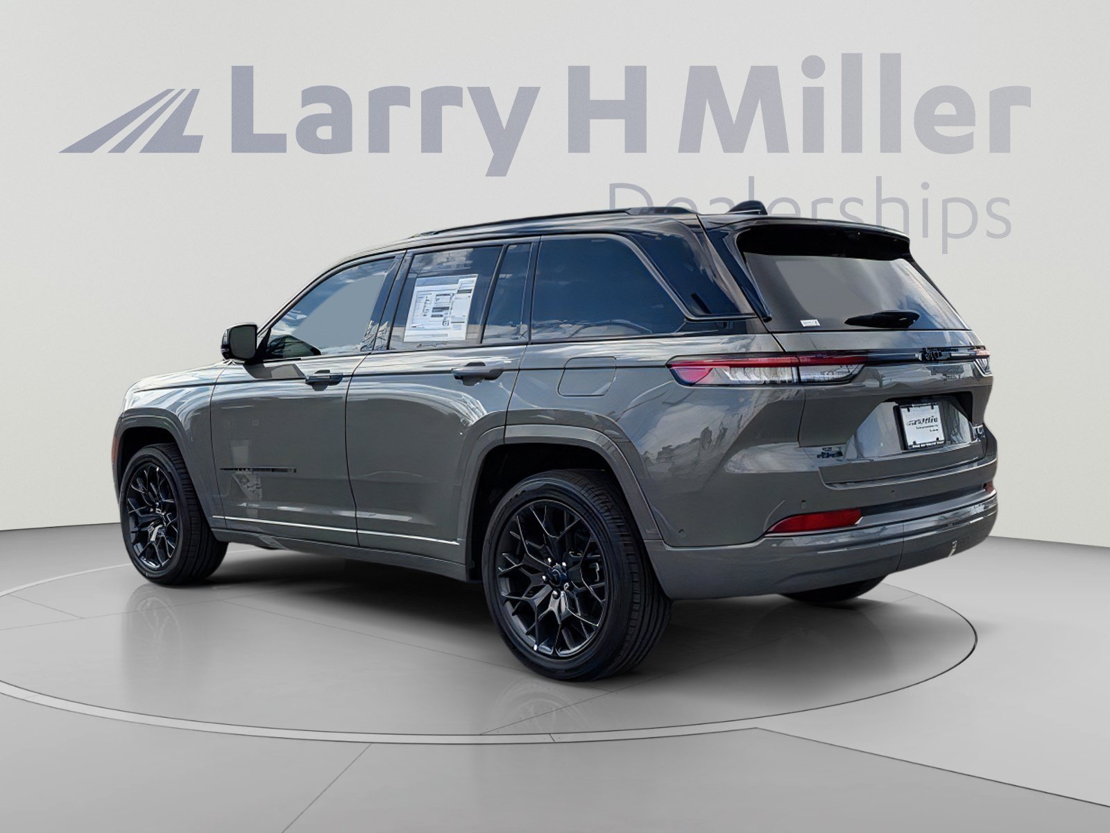 New 2027 Jeep Grand Cherokee Summit AWD/4WD image 3