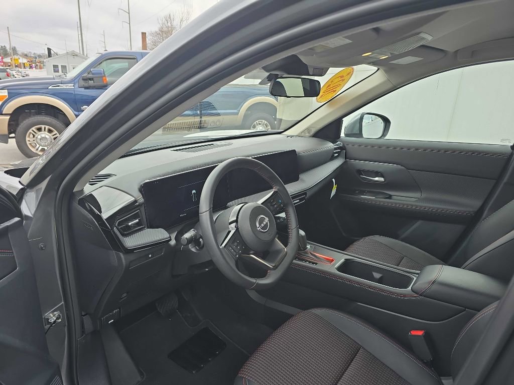 Used 2025 Nissan Kicks SR AWD/4WD image 15