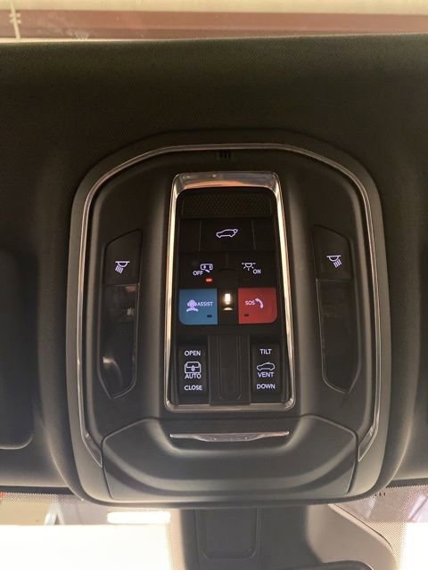 Used 2023 Jeep Grand Cherokee Altitude image 15