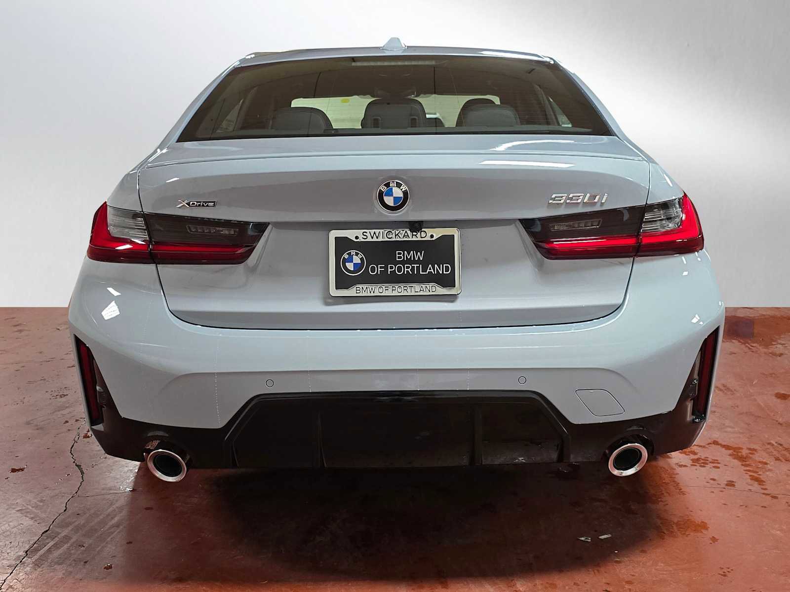 New 2026 BMW 330i xDrive Sedan w/ M Sport Package AWD/4WD image 4