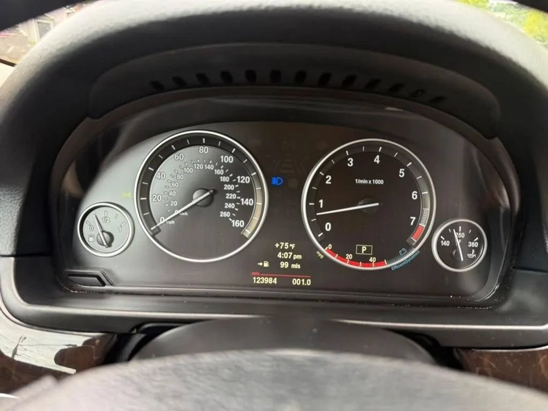 Used 2011 BMW 528i Sedan RWD image 17