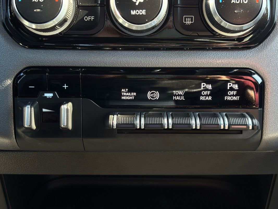 Used 2024 RAM 3500 Big Horn w/ Towing Technology Group image 42