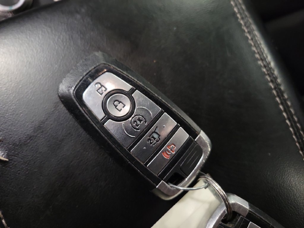Used 2022 Ford Explorer XLT w/ Equipment Group 202A AWD/4WD image 19