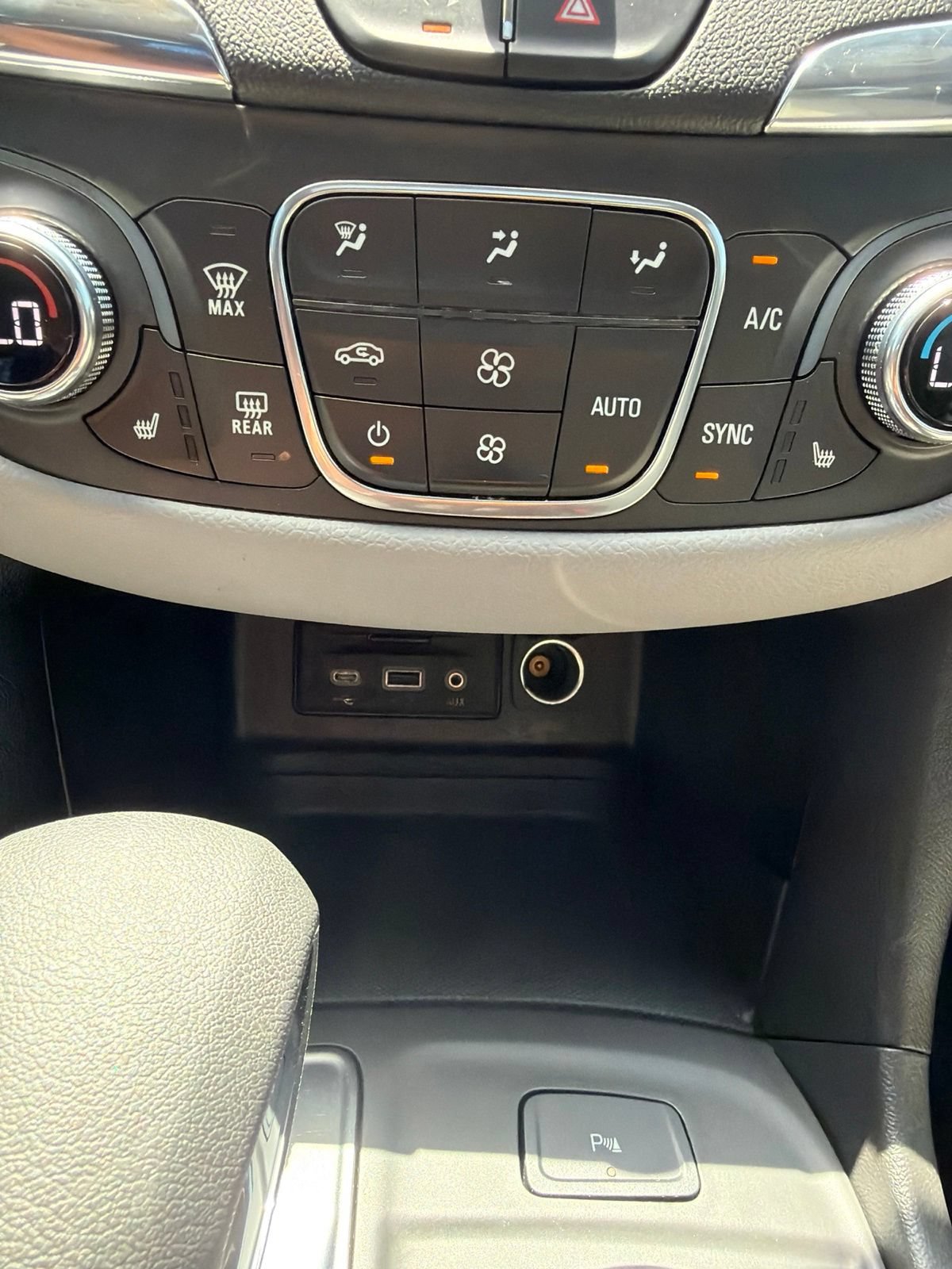 Used 2022 Chevrolet Equinox LT FWD image 22
