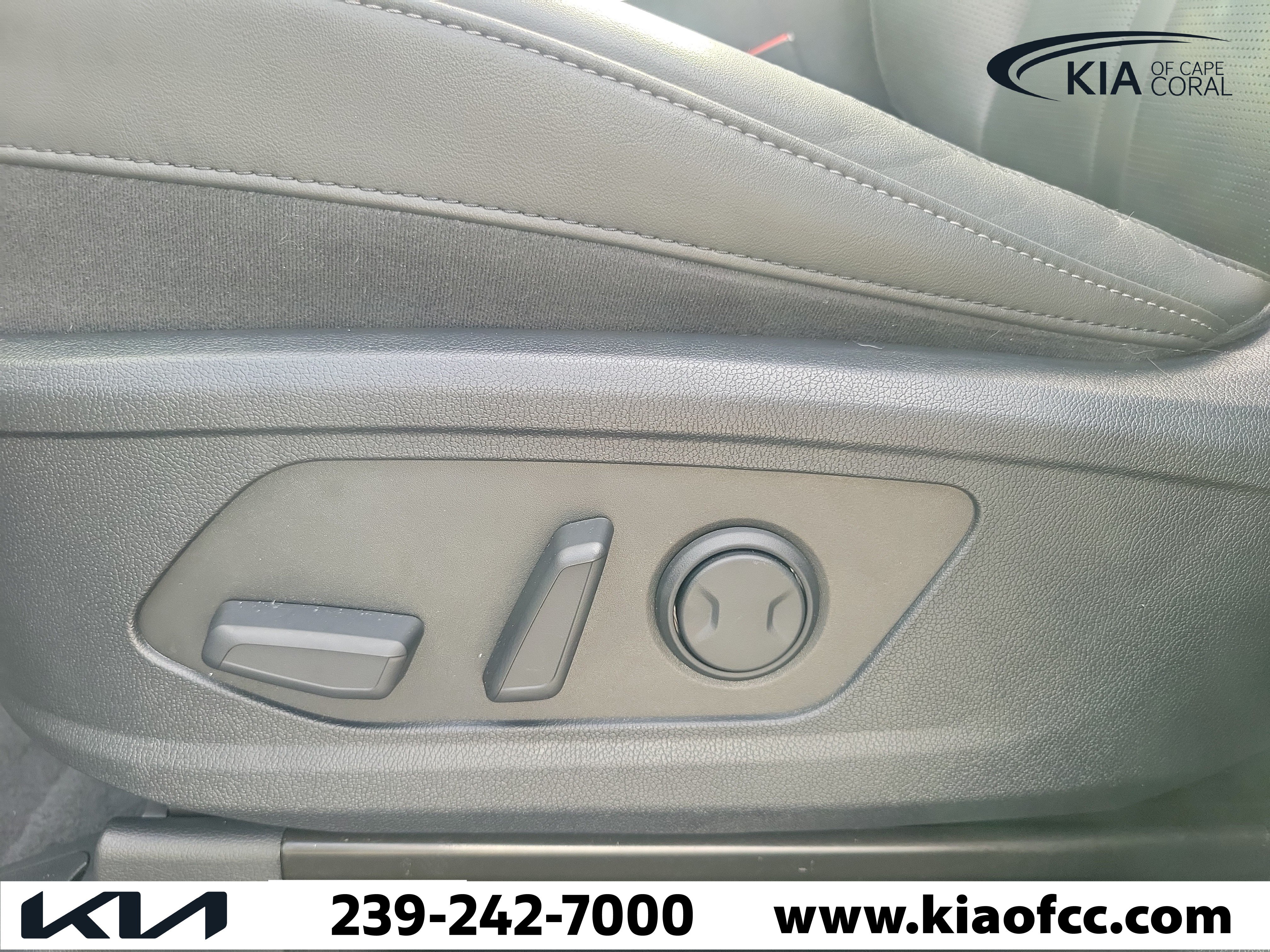 Certified 2025 Kia Sorento S w/ Panoramic Sunroof Package FWD image 24
