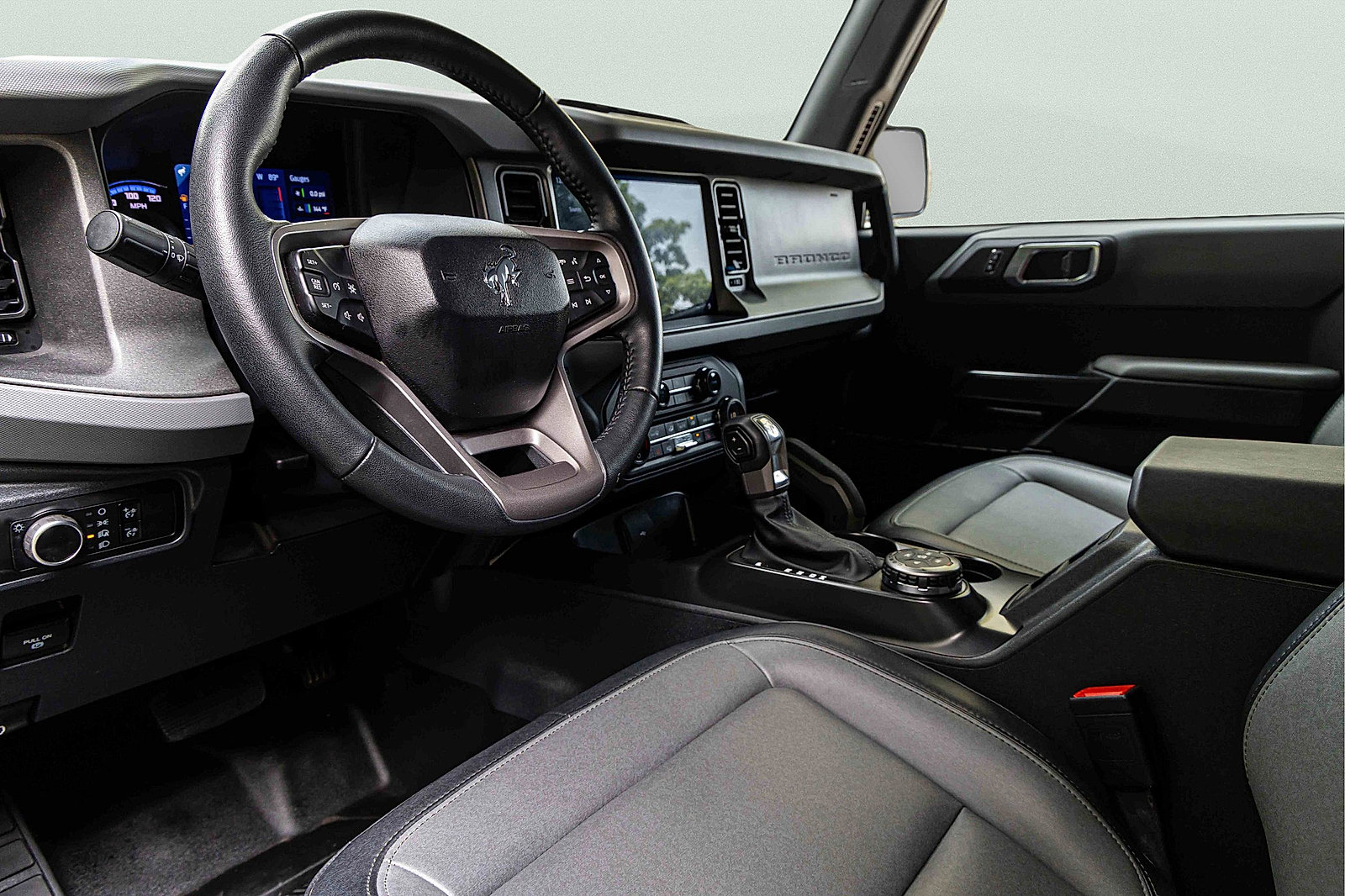 Used 2024 Ford Bronco Everglades image 7