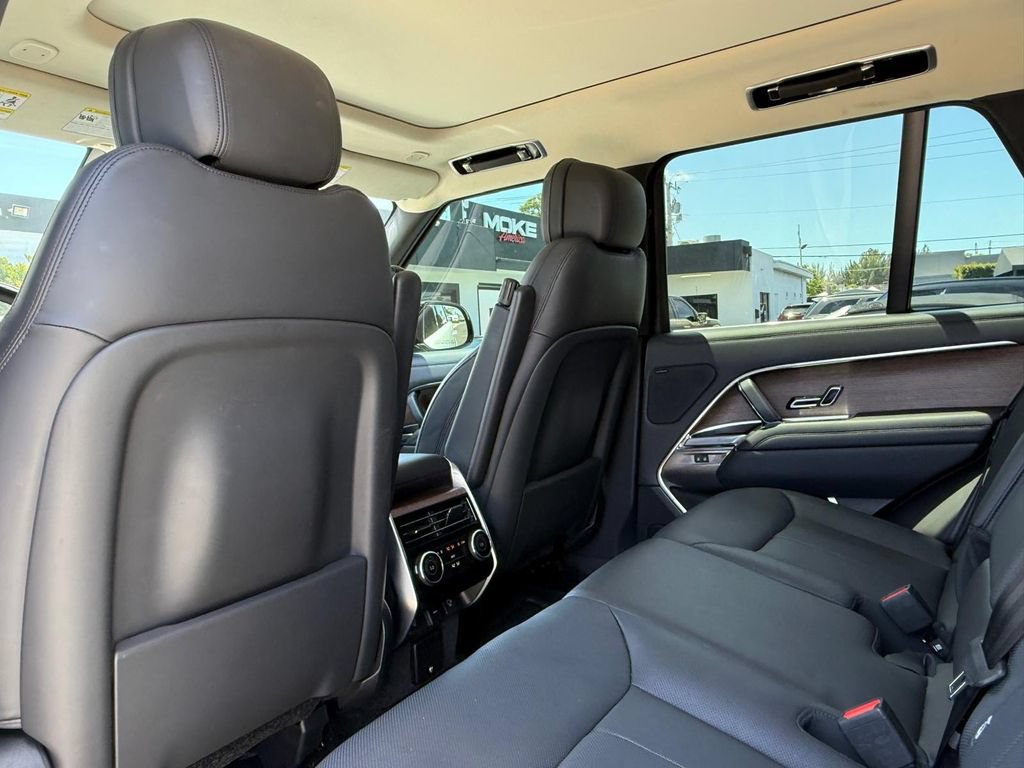 Used 2024 Land Rover Range Rover SE AWD/4WD image 12
