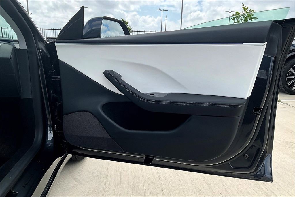 Used 2025 Tesla Model 3 Long Range image 21