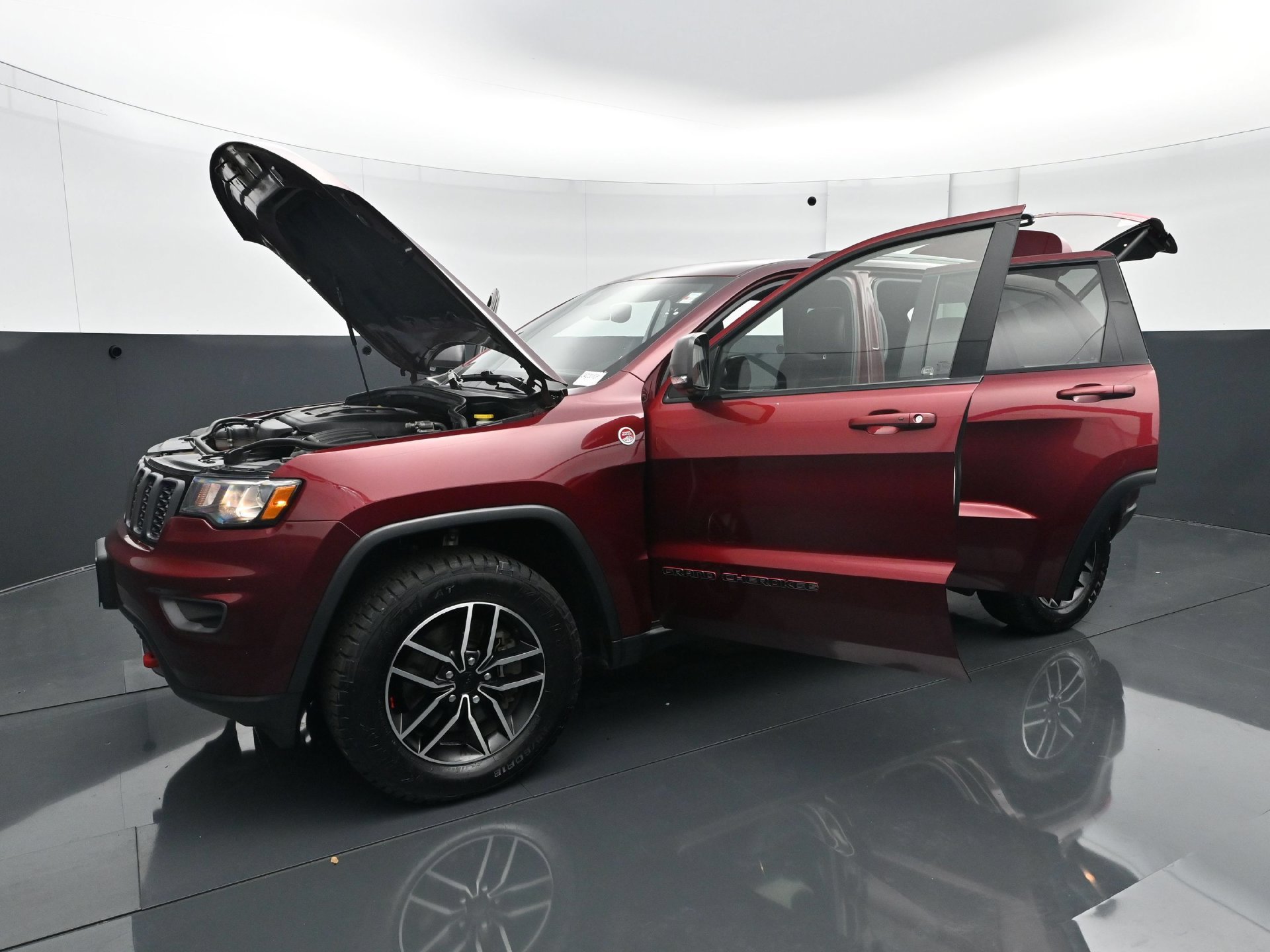 Used 2021 Jeep Grand Cherokee Trailhawk w/ Trailhawk Luxury Group AWD/4WD image 13