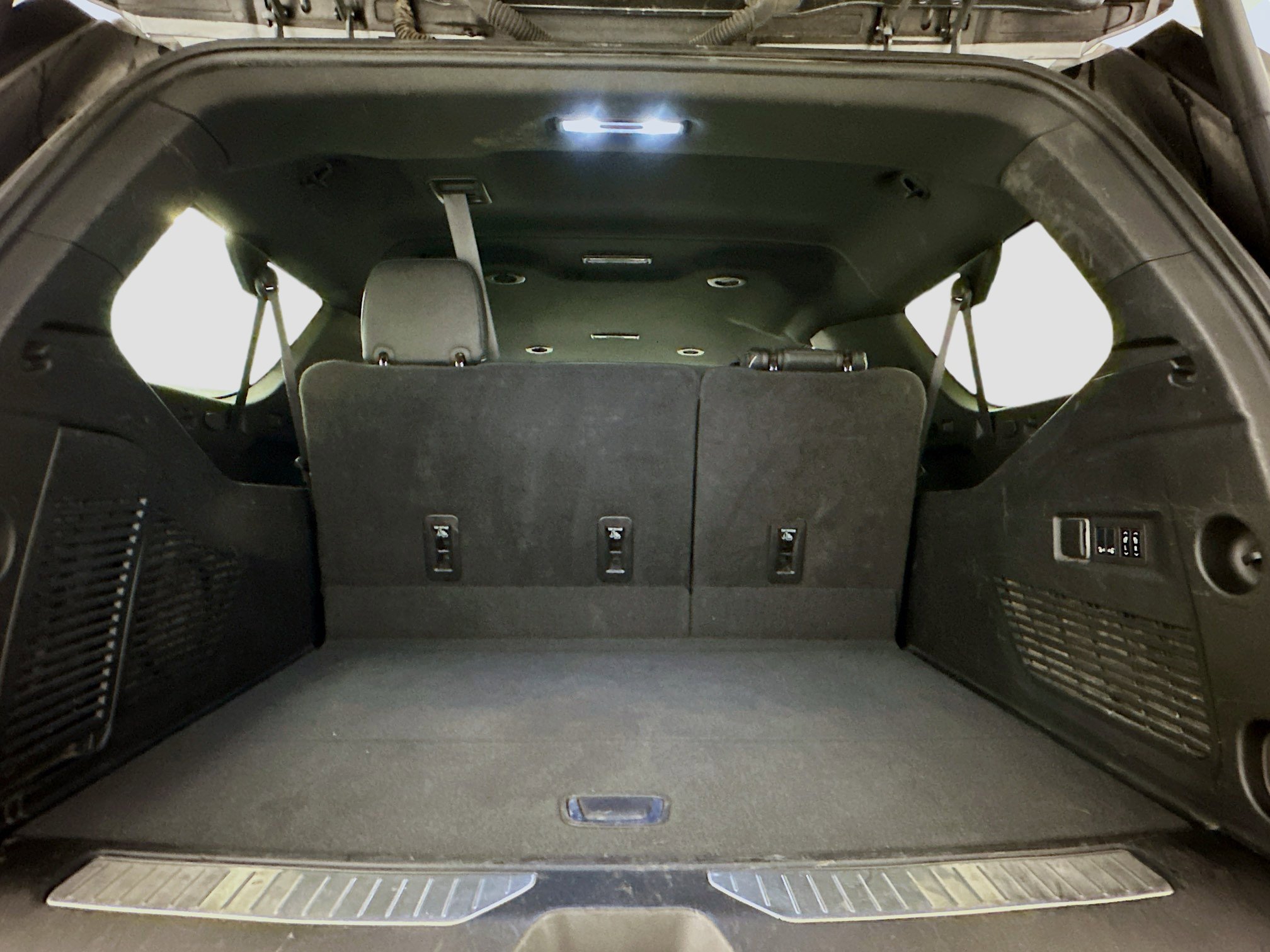 Used 2024 Chevrolet Suburban Premier image 31