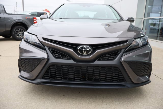 Used 2023 Toyota Camry SE image 4