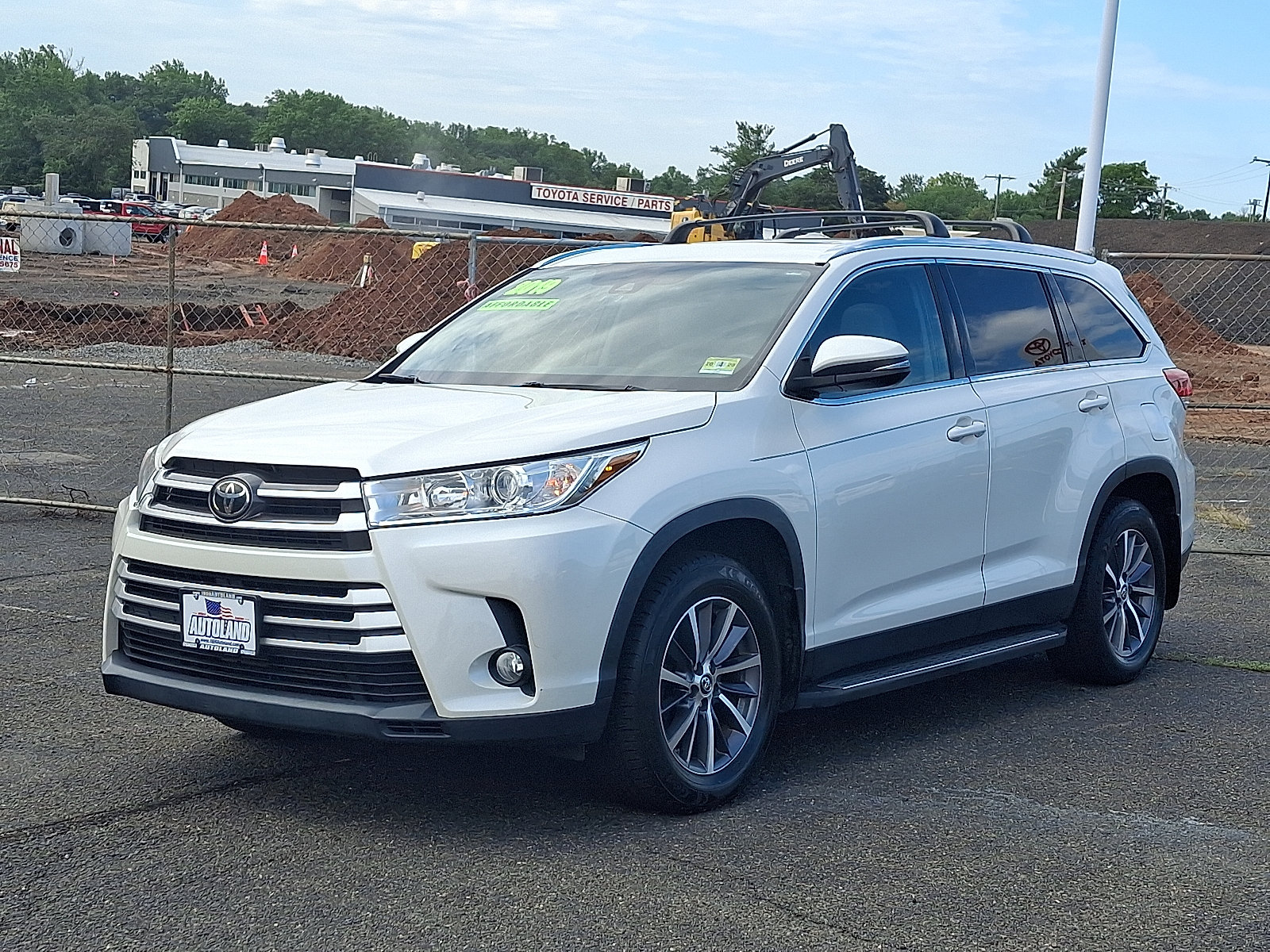 Used 2019 Toyota Highlander XLE AWD/4WD image 3