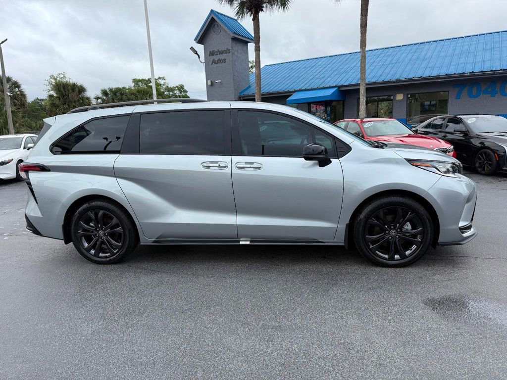 Used 2025 Toyota Sienna XSE image 4
