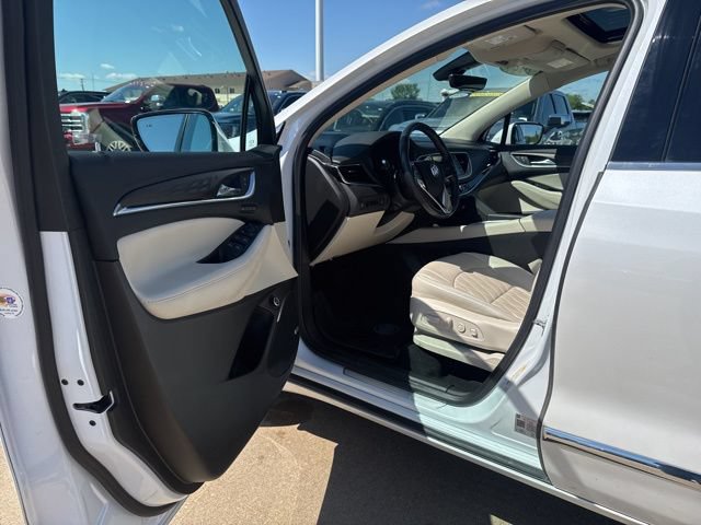 Used 2024 Buick Enclave Avenir w/ Avenir Technology Package AWD/4WD image 9
