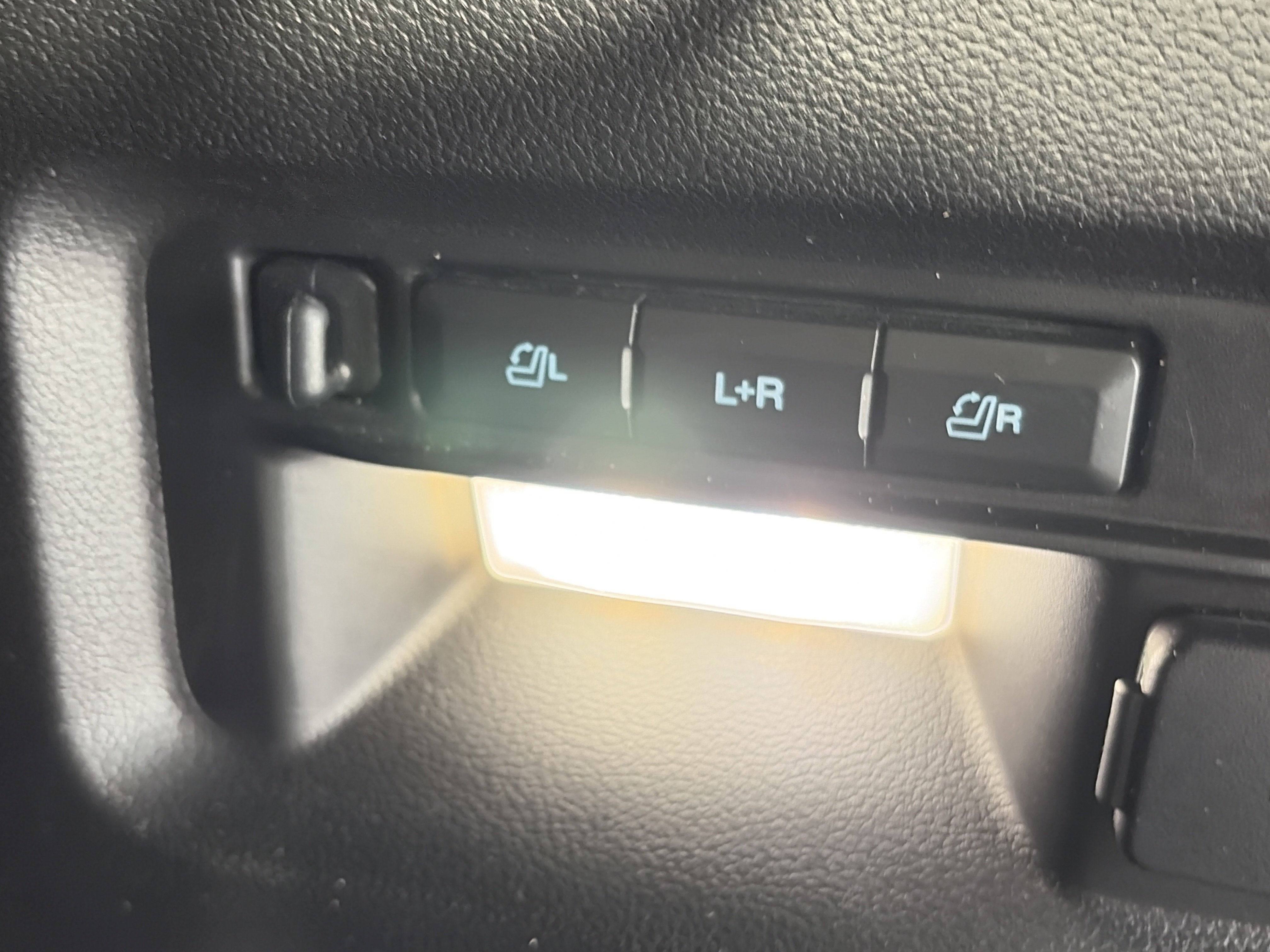 Used 2020 Ford Explorer ST w/ Premium Technology Package AWD/4WD image 16