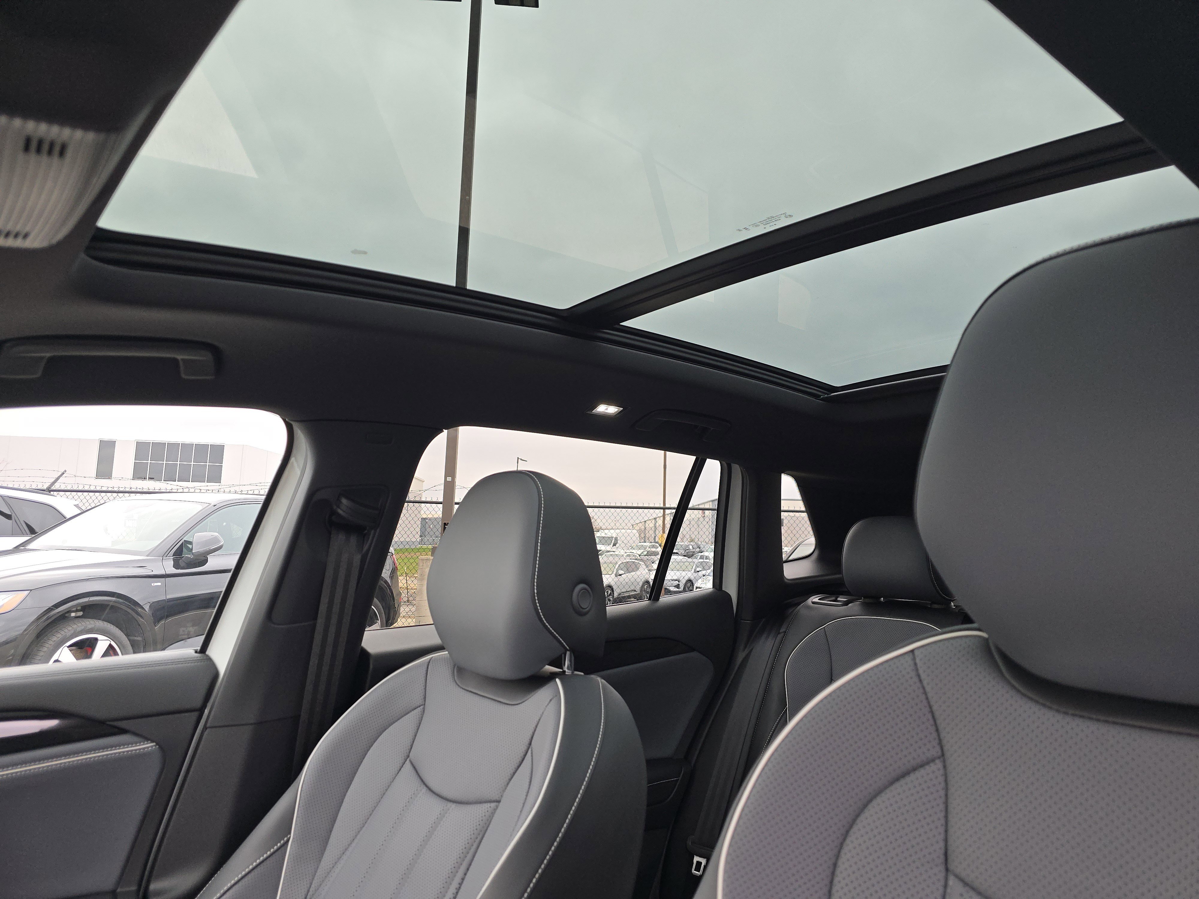 New 2026 Volkswagen Tiguan SEL R-Line image 9