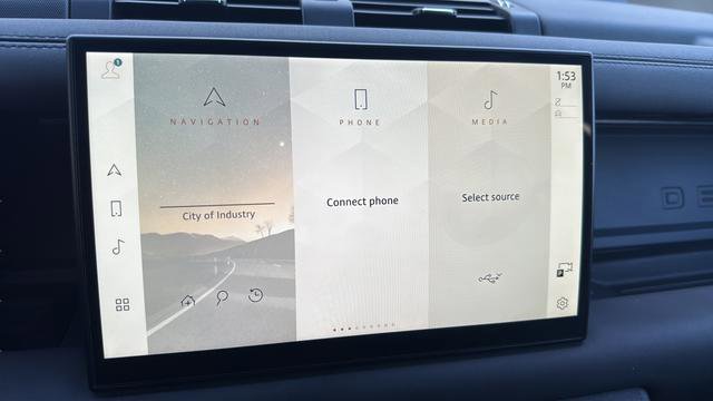 Used 2024 Land Rover Defender 130 X-Dynamic SE image 17