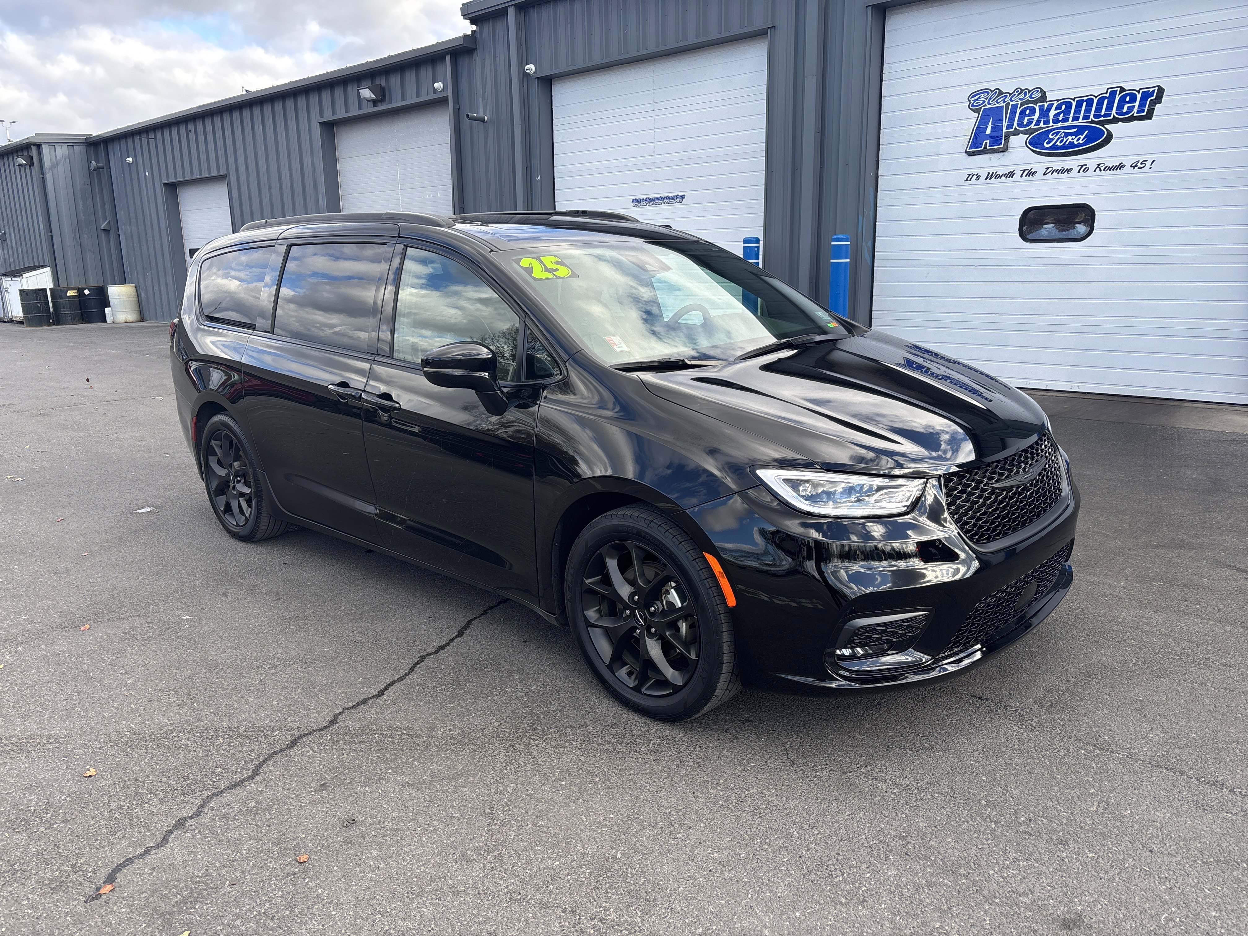 Used 2025 Chrysler Pacifica Limited