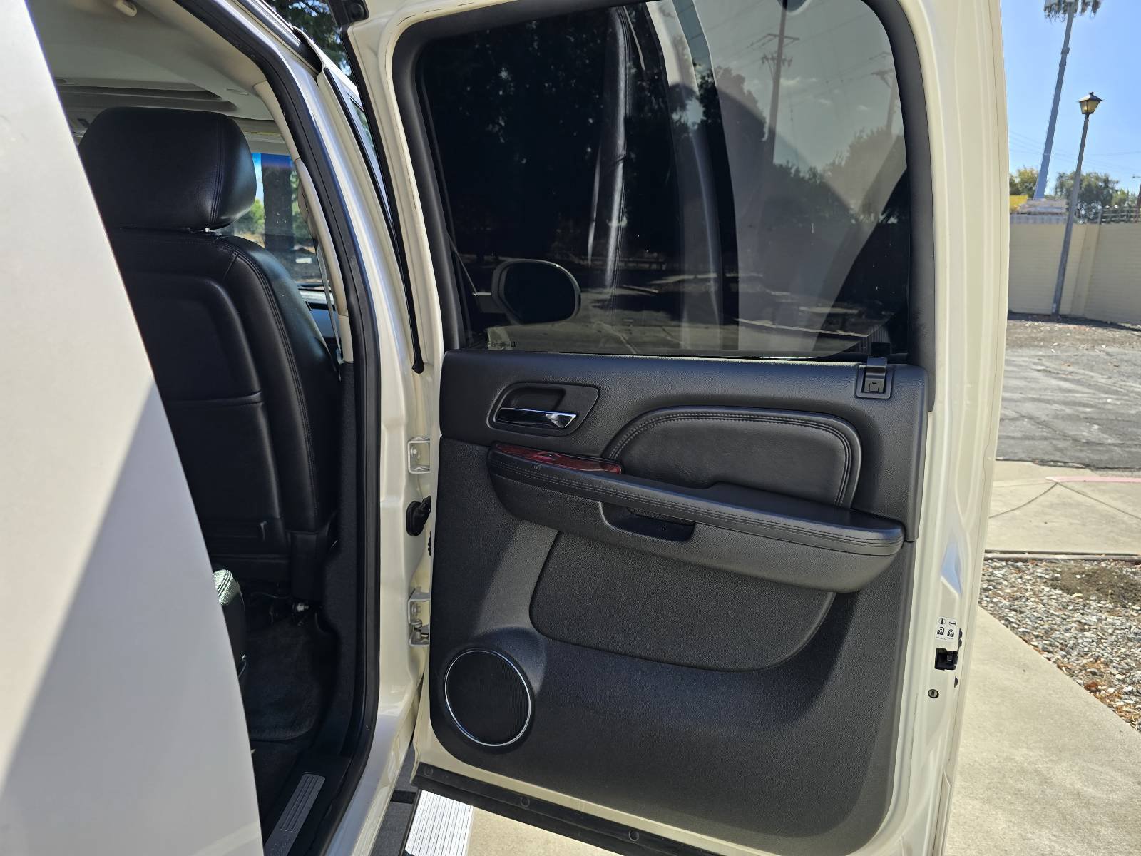 Used 2012 Cadillac Escalade ESV Premium AWD/4WD image 20
