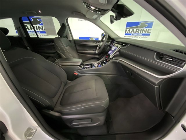 Used 2023 Jeep Grand Cherokee Laredo w/ Luxury Tech Group I image 32