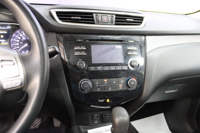 Used 2015 Nissan Rogue SV AWD/4WD image 19