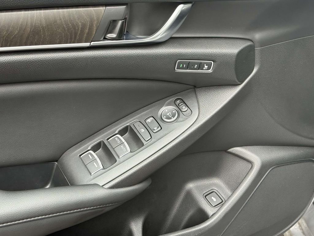 Used 2019 Honda Accord Touring image 14