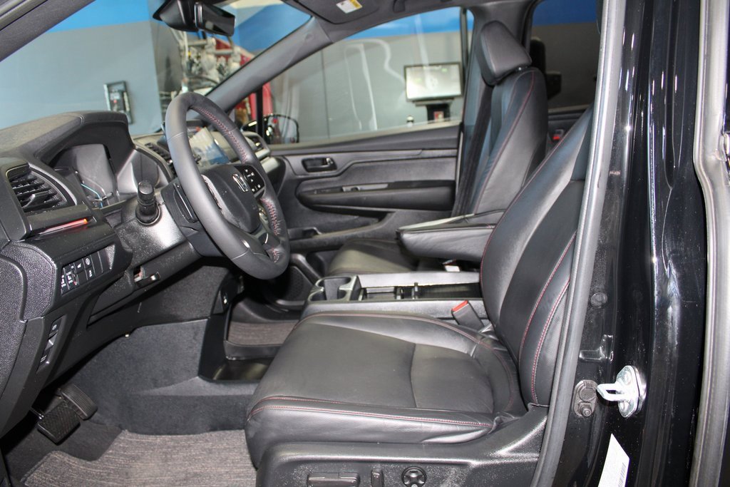 Used 2023 Honda Odyssey Sport image 11