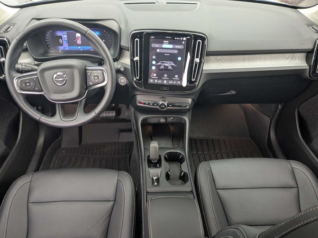 Used 2026 Volvo XC40 B5 Core w/ Climate Package AWD/4WD image 22