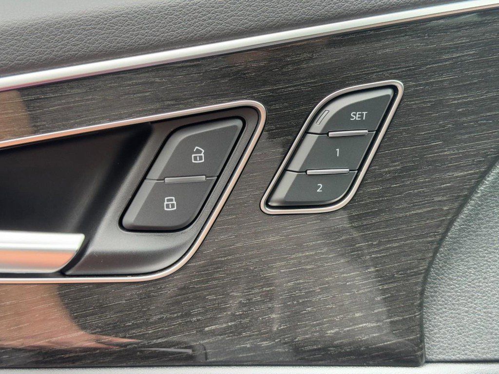 Used 2025 Audi Q7 2.0T Premium w/ Convenience Plus Package image 16