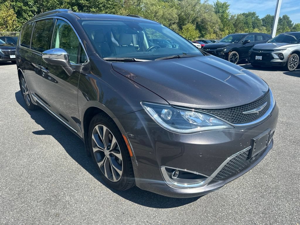 Used 2017 Chrysler Pacifica Limited FWD image 3