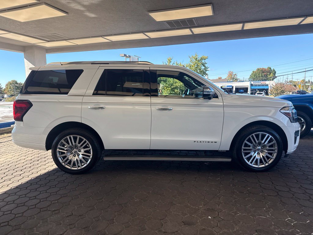 Used 2023 Ford Expedition Platinum AWD/4WD image 5