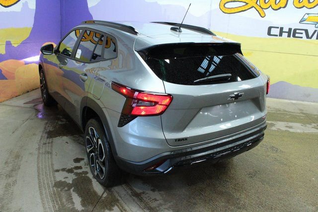 Used 2025 Chevrolet Trax RS w/ Sunroof Package image 6