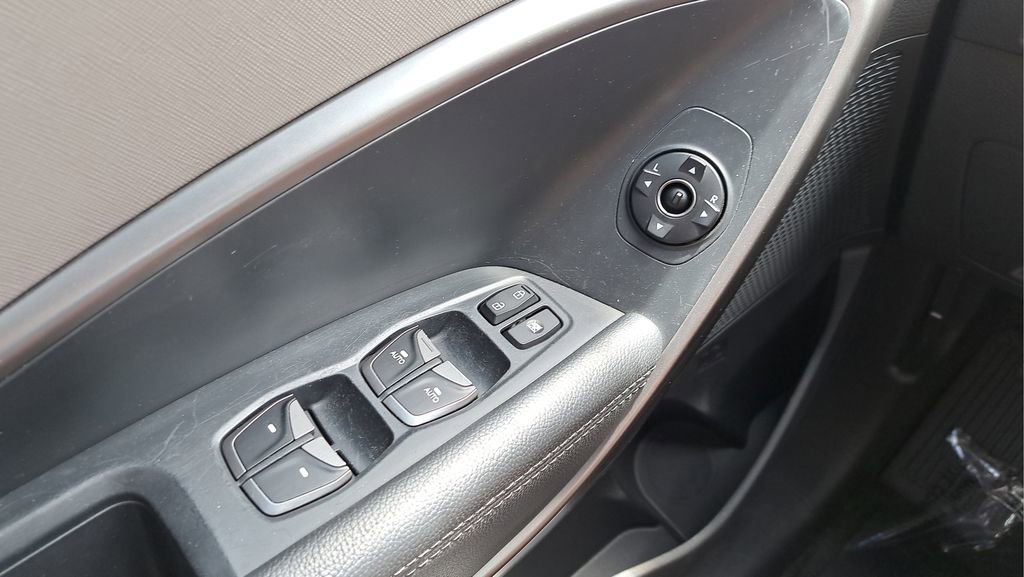 Used 2018 Hyundai Santa Fe SE w/ Cargo Package FWD image 29