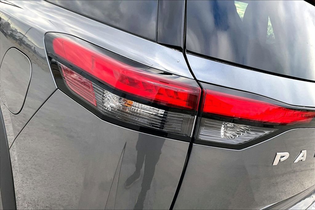 Used 2025 Nissan Pathfinder SL image 26