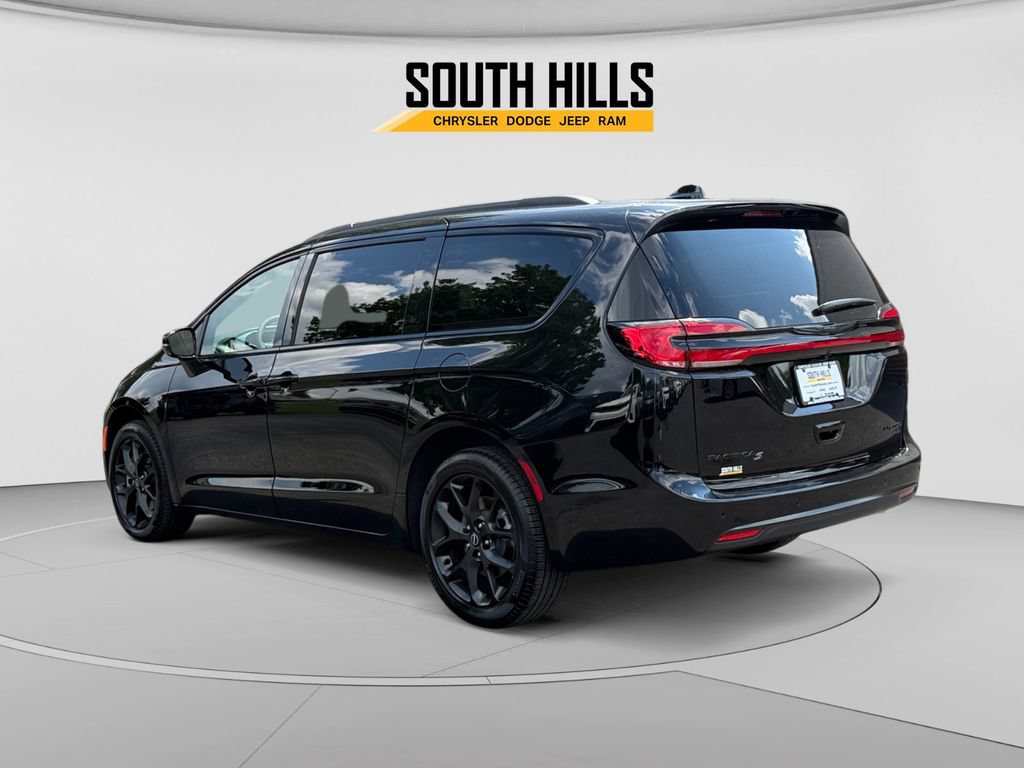 New 2026 Chrysler Pacifica Limited w/ S Appearance Package AWD/4WD image 3