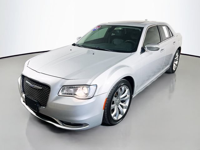 Used 2020 Chrysler 300 Limited RWD image 4
