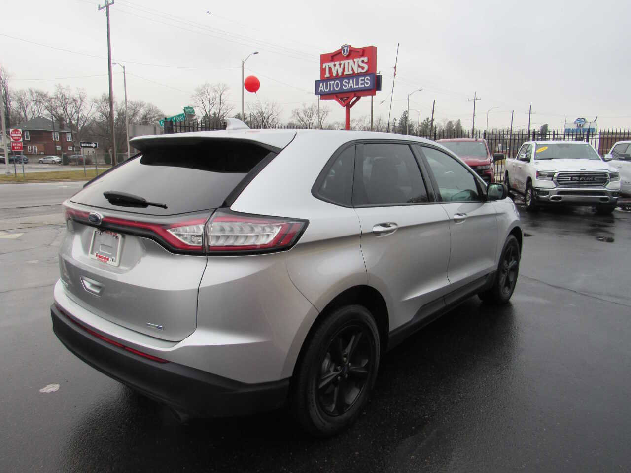 Used 2017 Ford Edge SE image 5