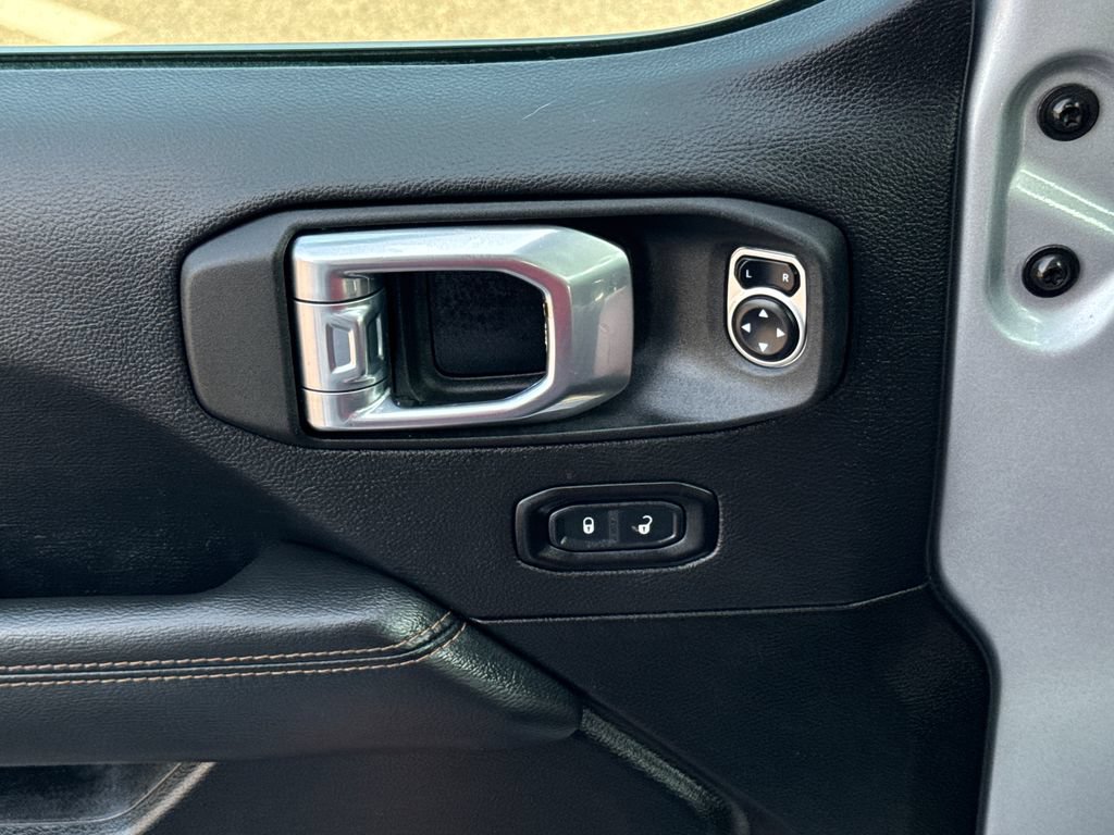 Used 2022 Jeep Wrangler Unlimited Sahara AWD/4WD image 36