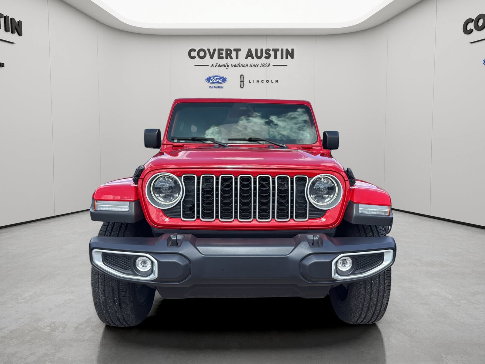 Used 2025 Jeep Wrangler Unlimited Sahara AWD/4WD image 8
