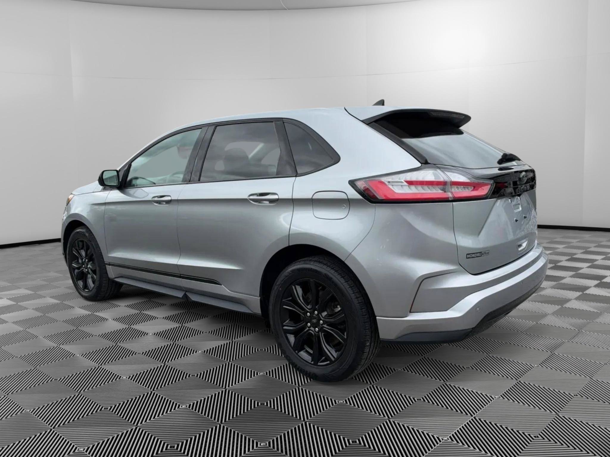 Used 2023 Ford Edge SE w/ Black Appearance Package AWD/4WD image 3