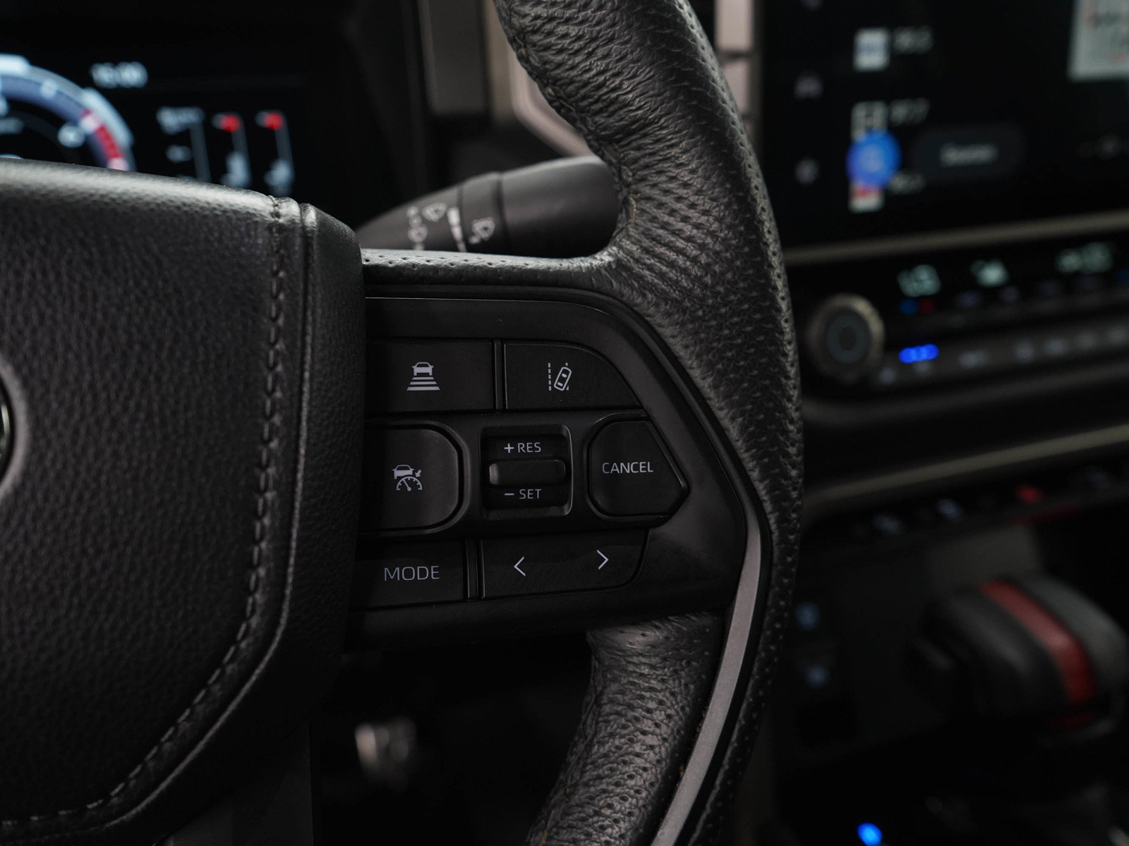 Used 2025 Toyota Tundra Limited AWD/4WD image 28