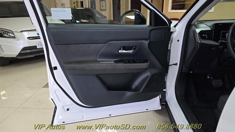 Used 2025 Nissan Kicks SV FWD image 11
