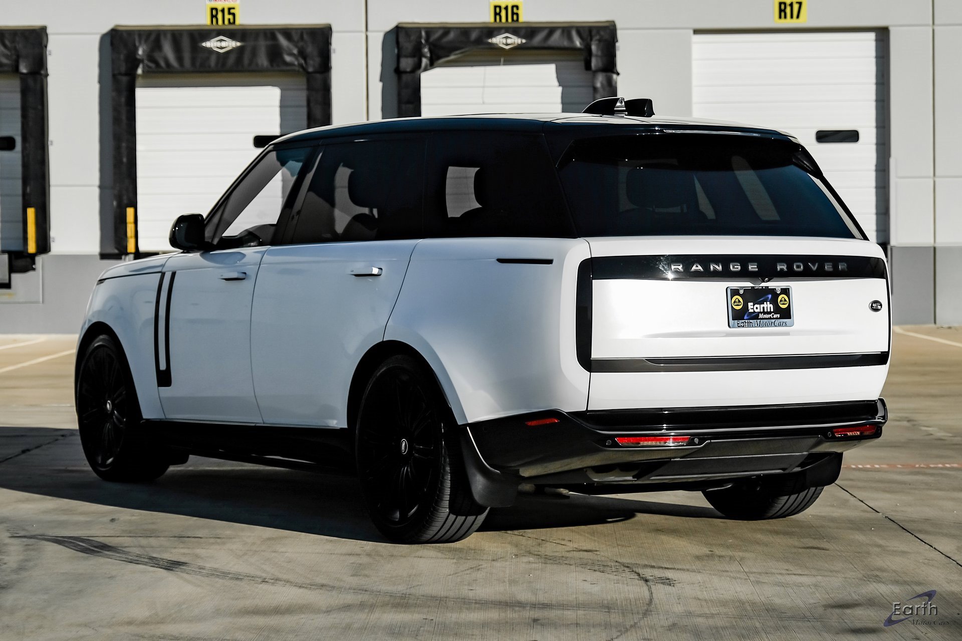 Used 2023 Land Rover Range Rover Long Wheelbase Autobiography image 9