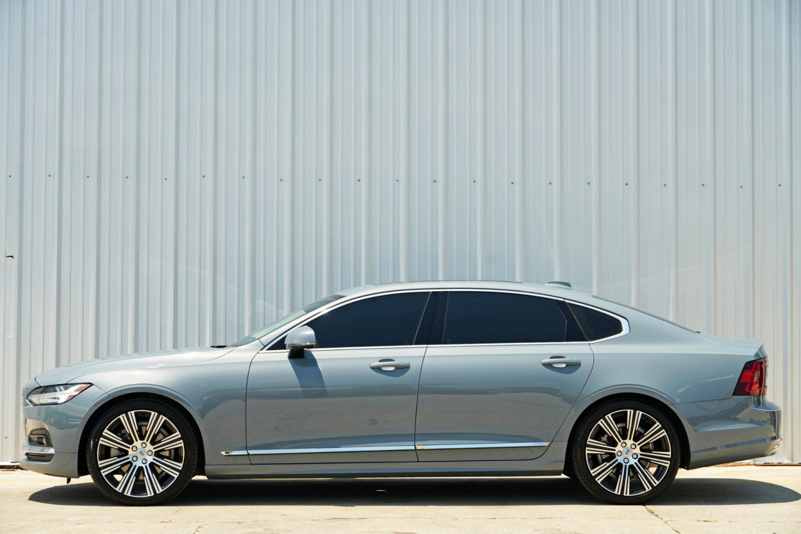 Used 2023 Volvo S90 B6 Plus w/ Protection Package Premier image 7
